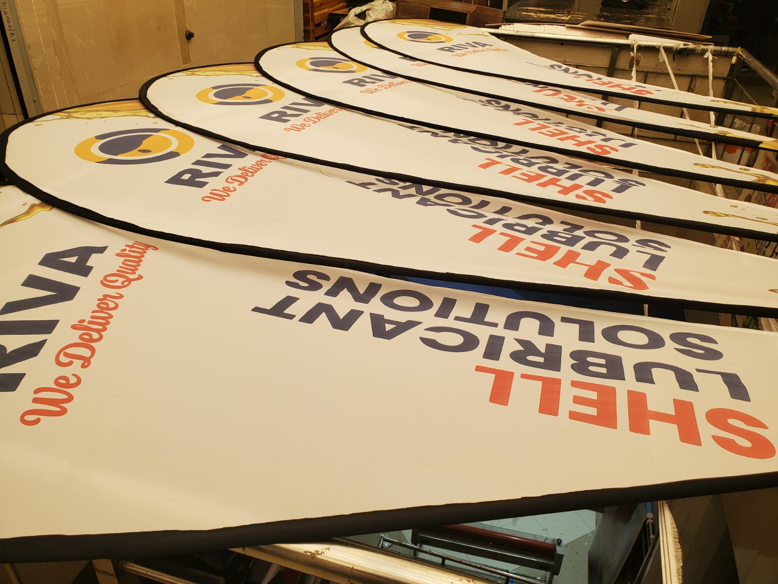 Teardrop banner